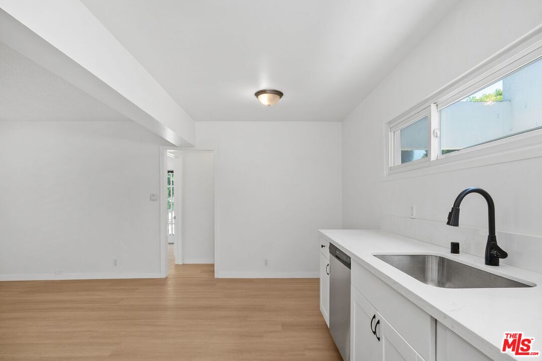 2621 Centinela Ave Unit: 7