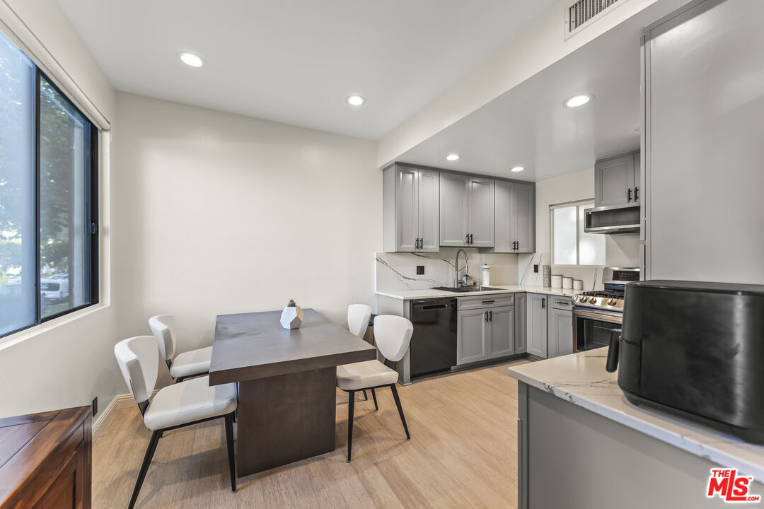 8110 Manitoba St Unit: 114