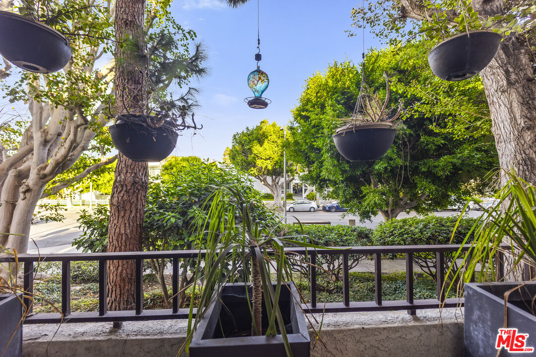 8110 Manitoba St Unit: 114