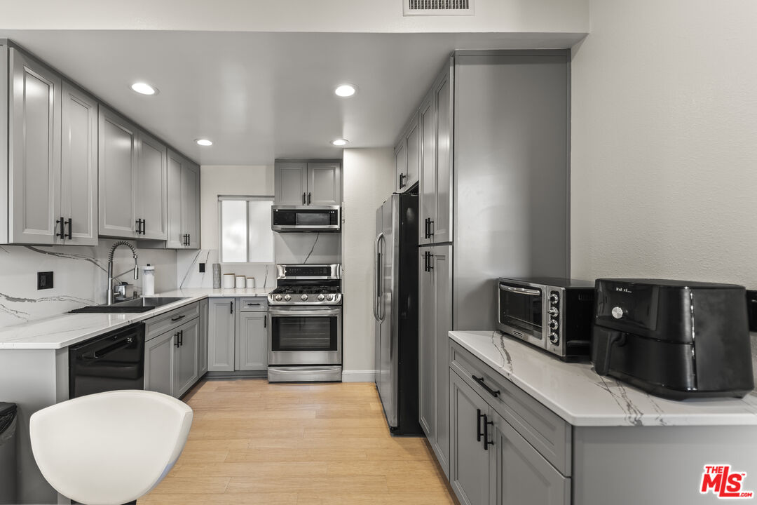 8110 Manitoba St Unit: 114