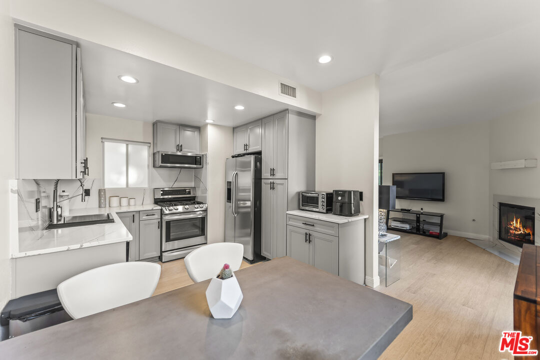 8110 Manitoba St Unit: 114