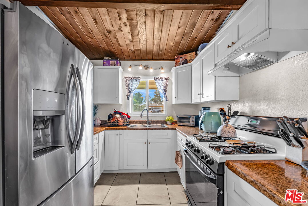 18347 E Bellefont Dr