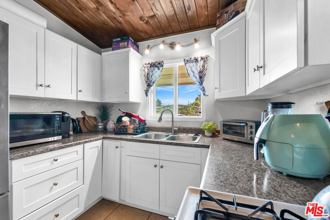 18347 E Bellefont Dr