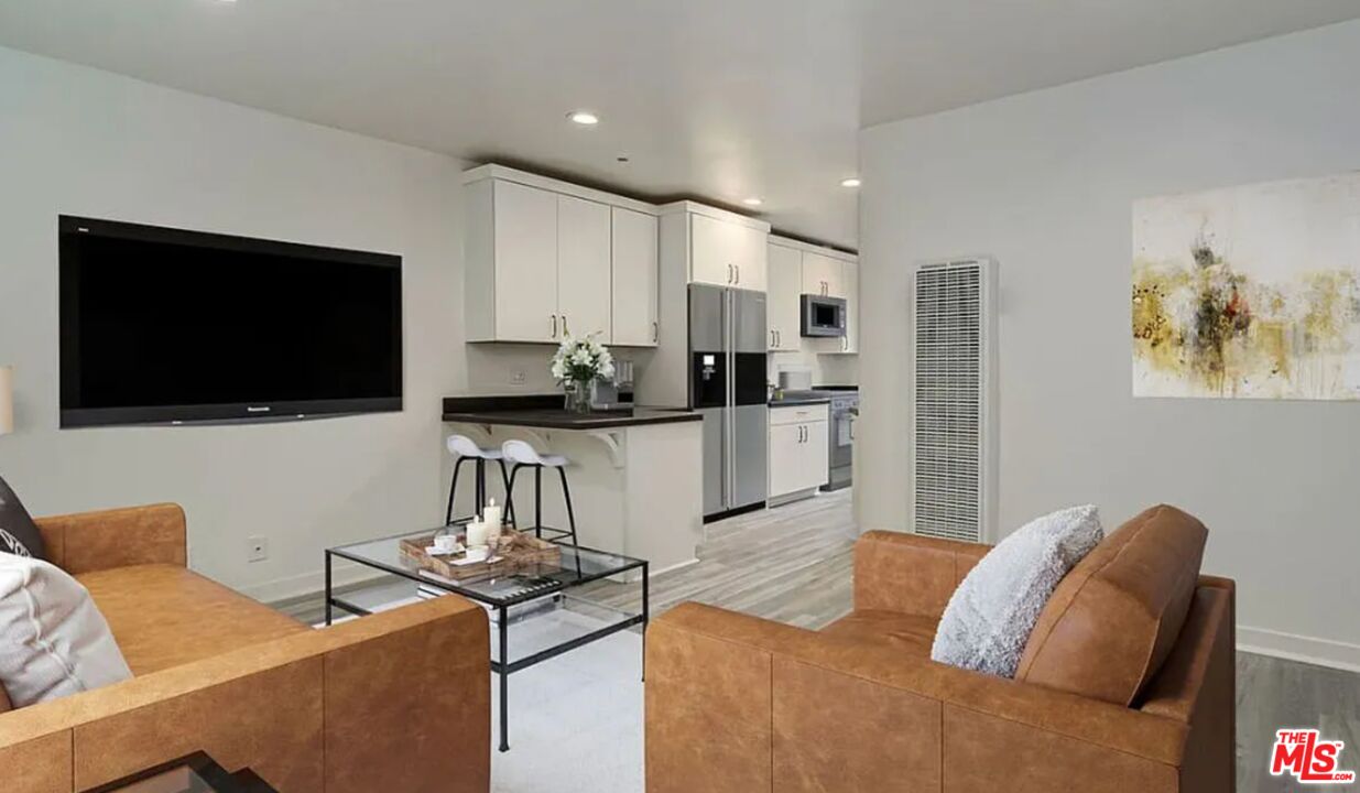 656 Indiana Ave Unit: 2