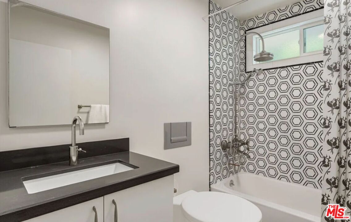 656 Indiana Ave Unit: 2