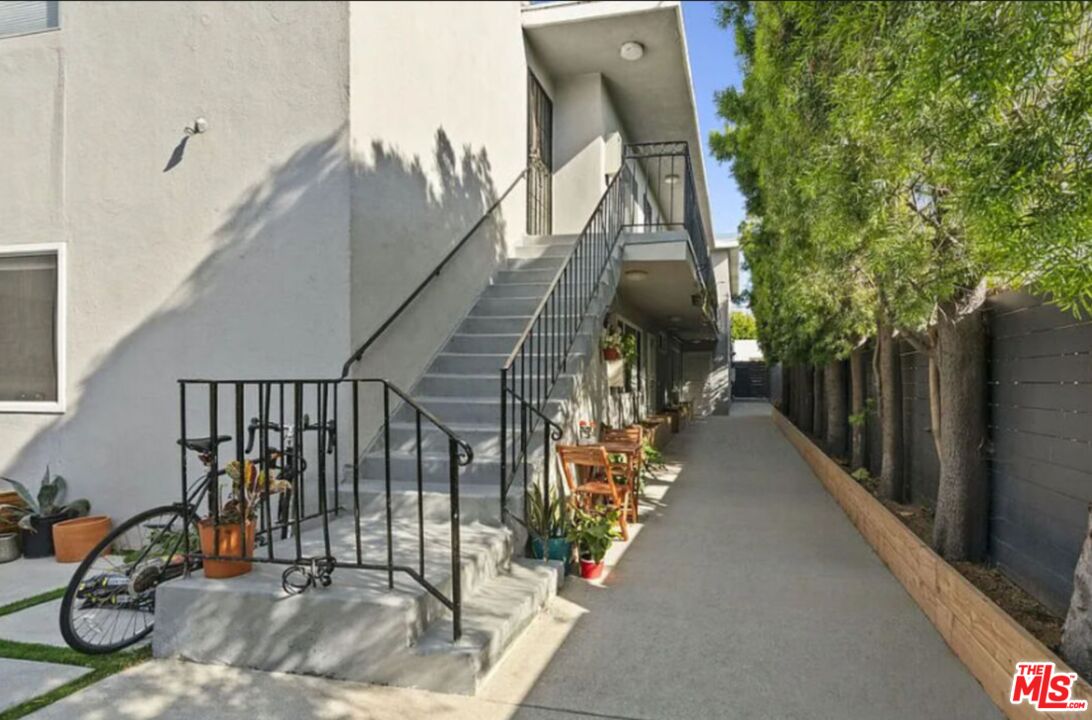 656 Indiana Ave Unit: 2