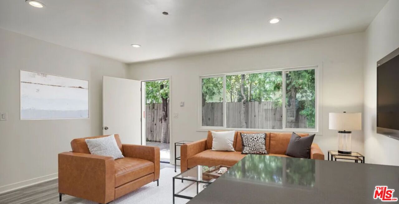 656 Indiana Ave Unit: 2