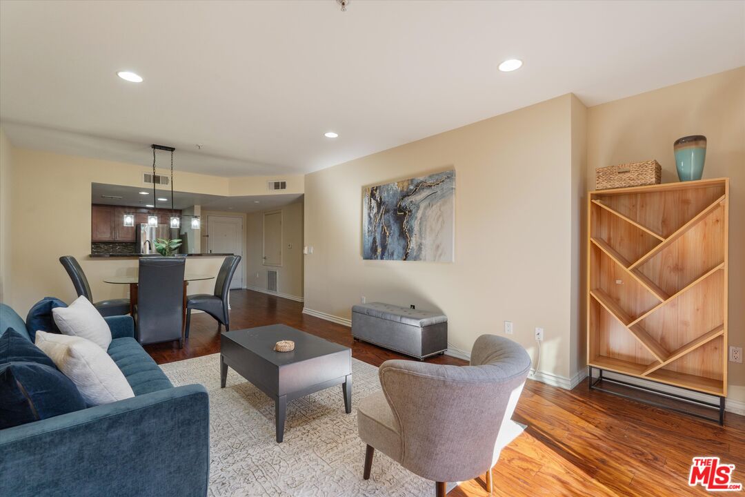 7100 Alvern St Unit: 317