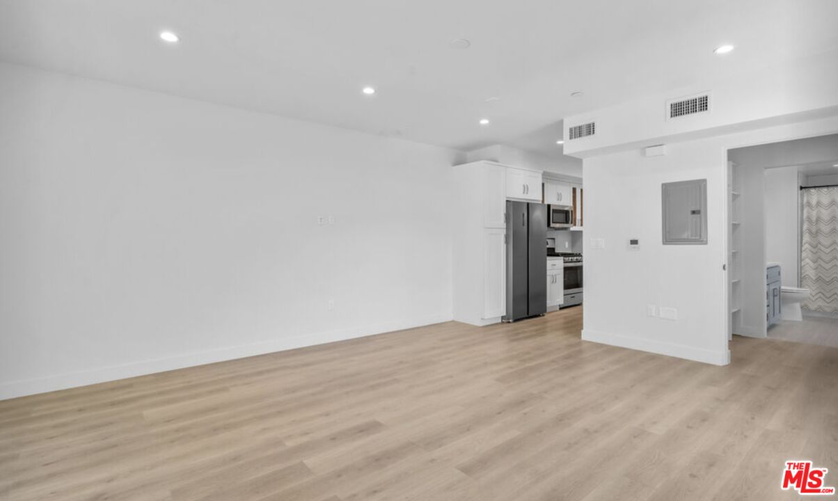 2336 Westwood Blvd Unit: 204