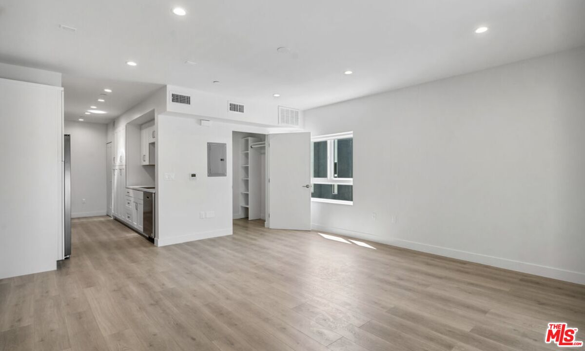 2336 Westwood Blvd Unit: 204