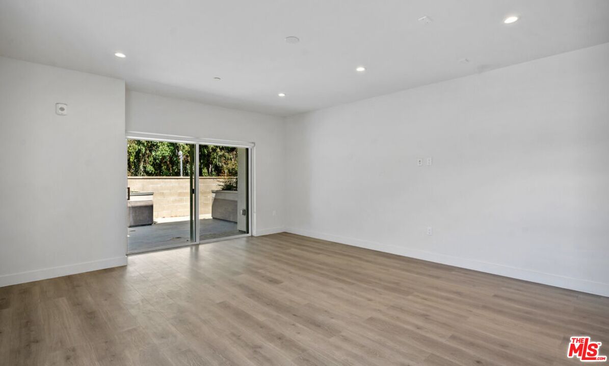 2336 Westwood Blvd Unit: 204