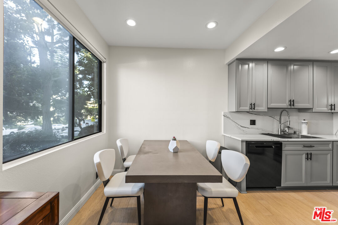 8110 Manitoba St Unit: 114