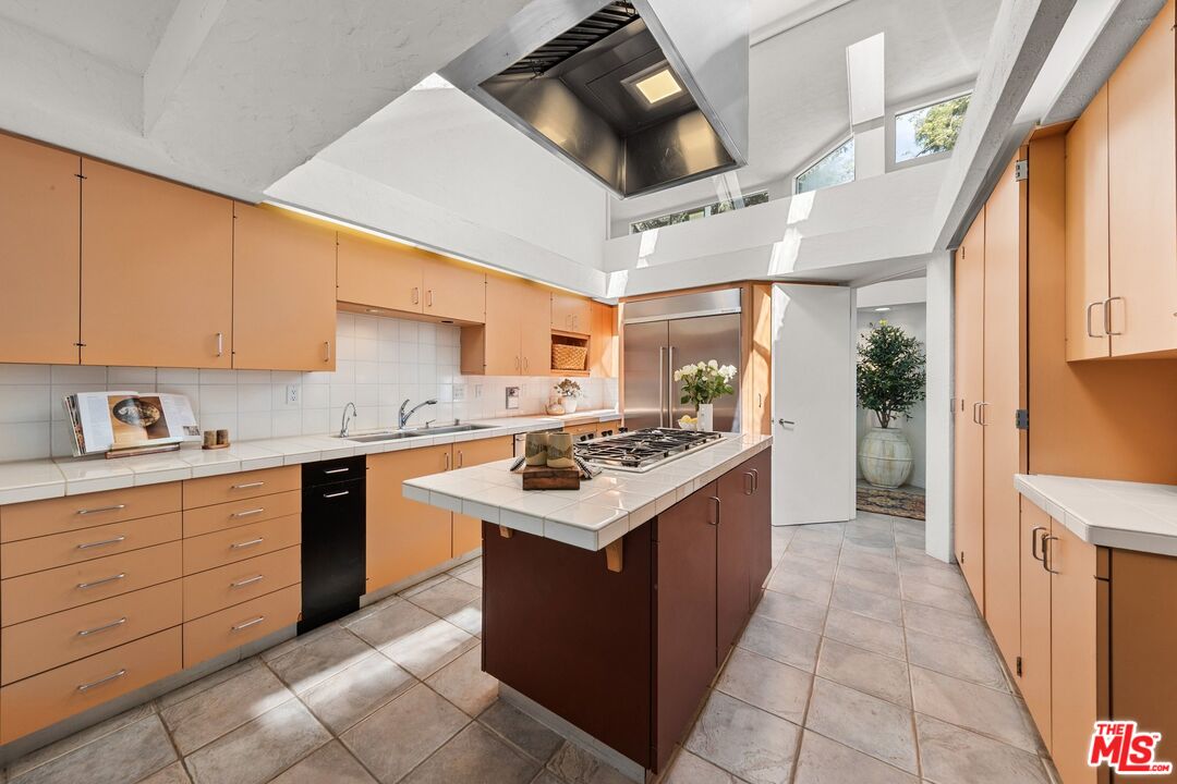 12316 16th Helena Dr