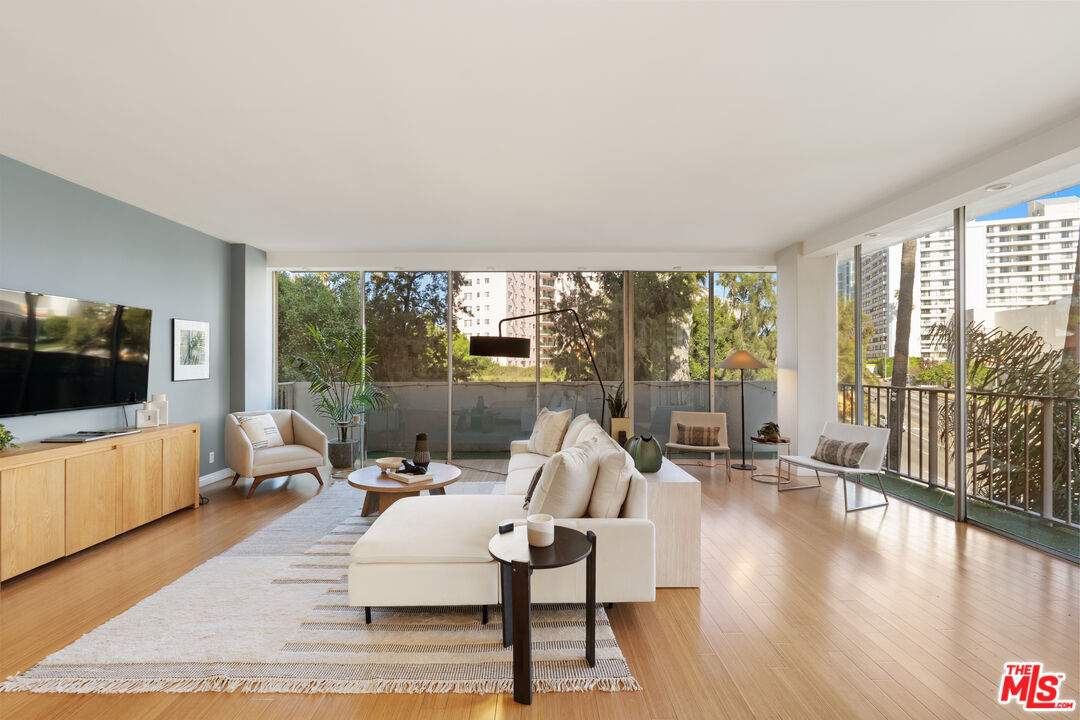 10433 Wilshire Blvd Unit: 301