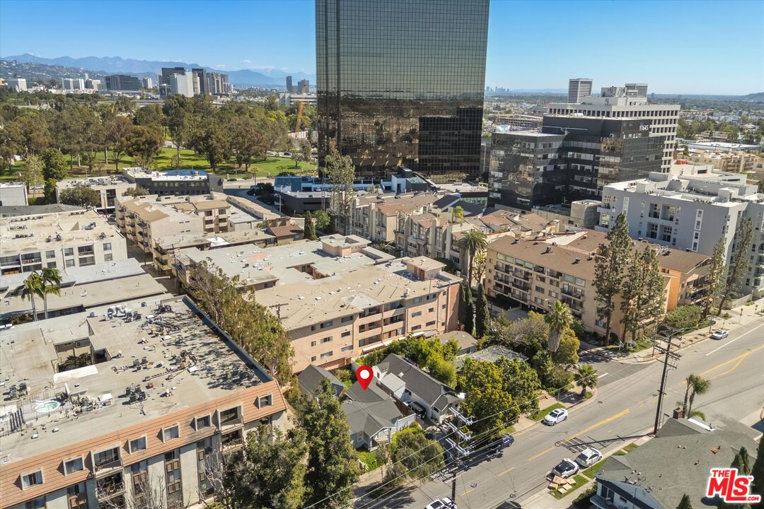 1116 S Barrington Ave