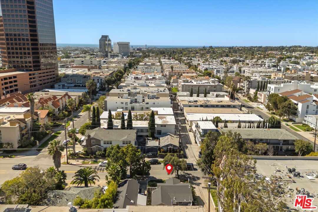 1116 S Barrington Ave