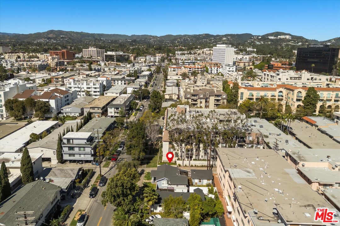 1116 S Barrington Ave