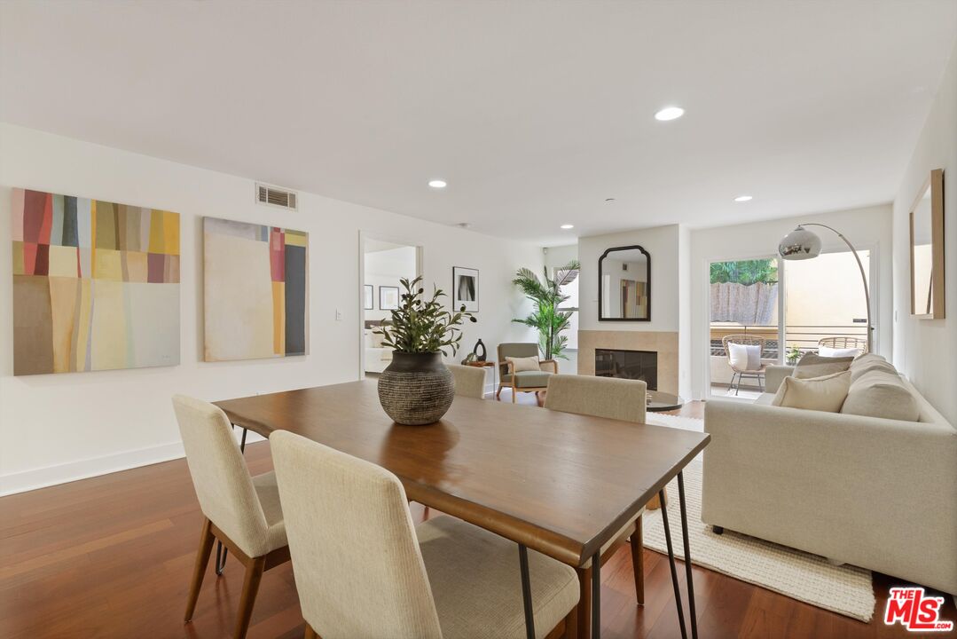 1951 N Beachwood Dr Unit: 206