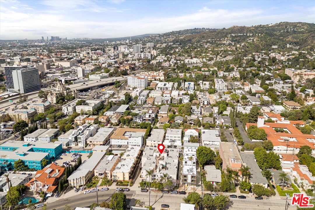 1951 N Beachwood Dr Unit: 206