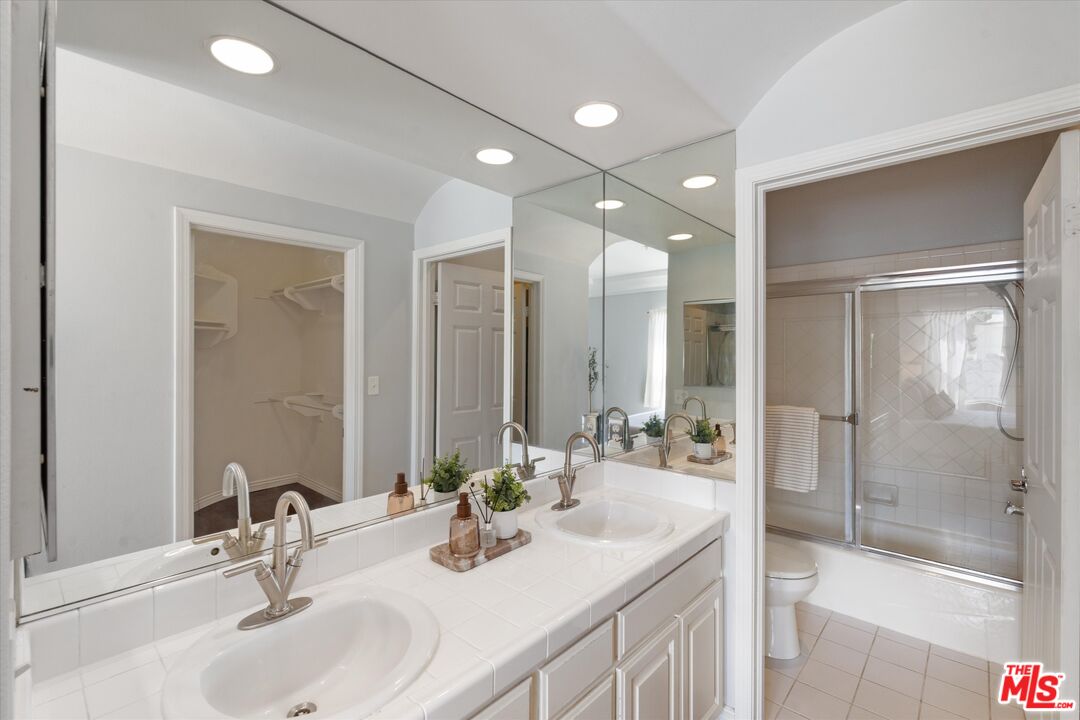 4360 Ventura Canyon Ave Unit: 7