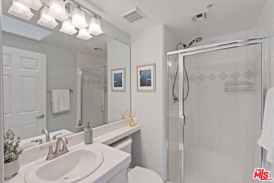 4360 Ventura Canyon Ave Unit: 7