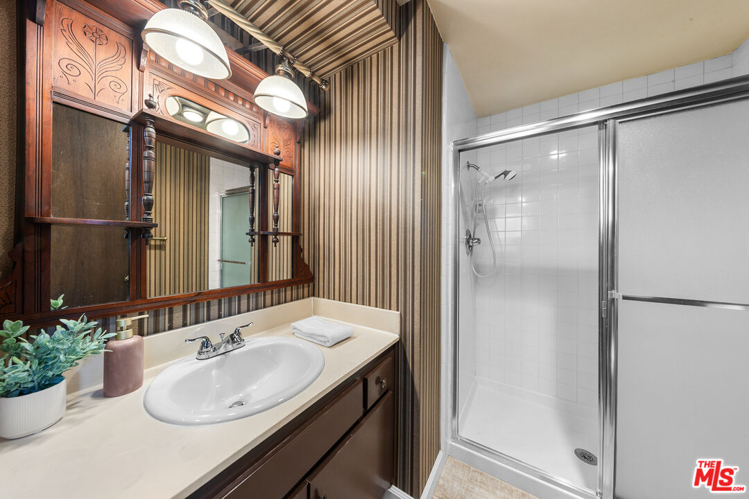 4360 Glencoe Ave Unit: 5