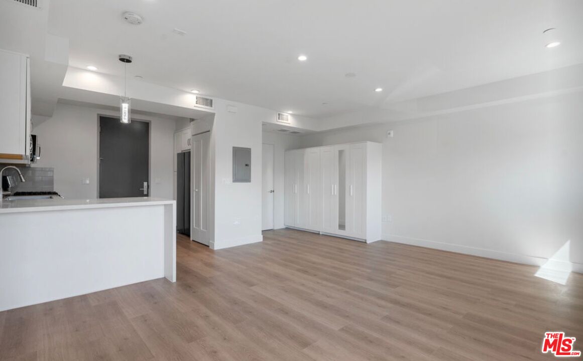 2336 Westwood Blvd Unit: 214
