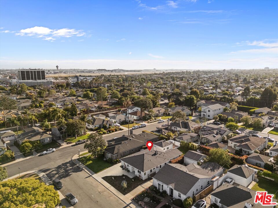 8127 Vicksburg Ave