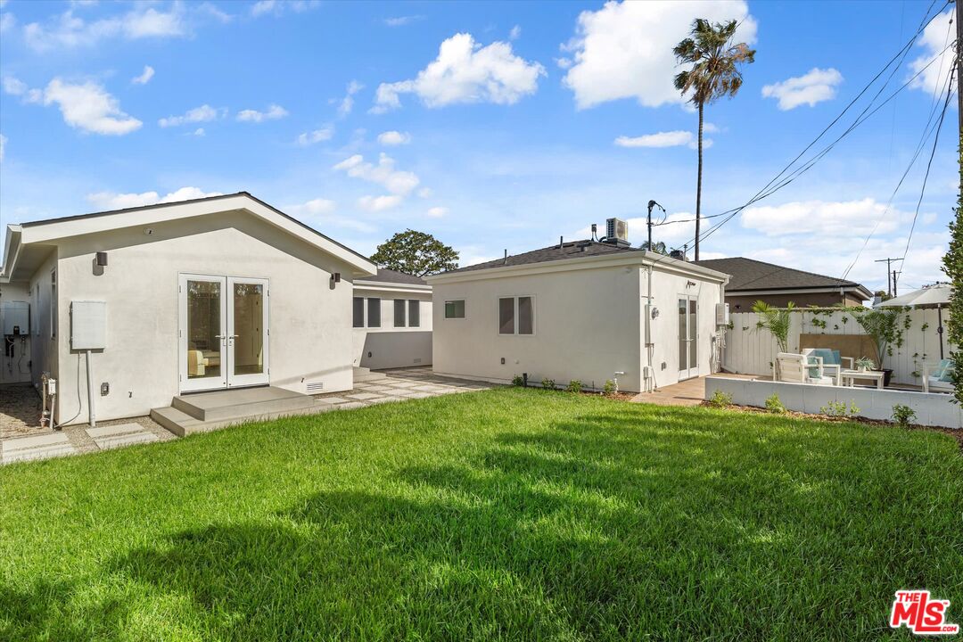 8127 Vicksburg Ave
