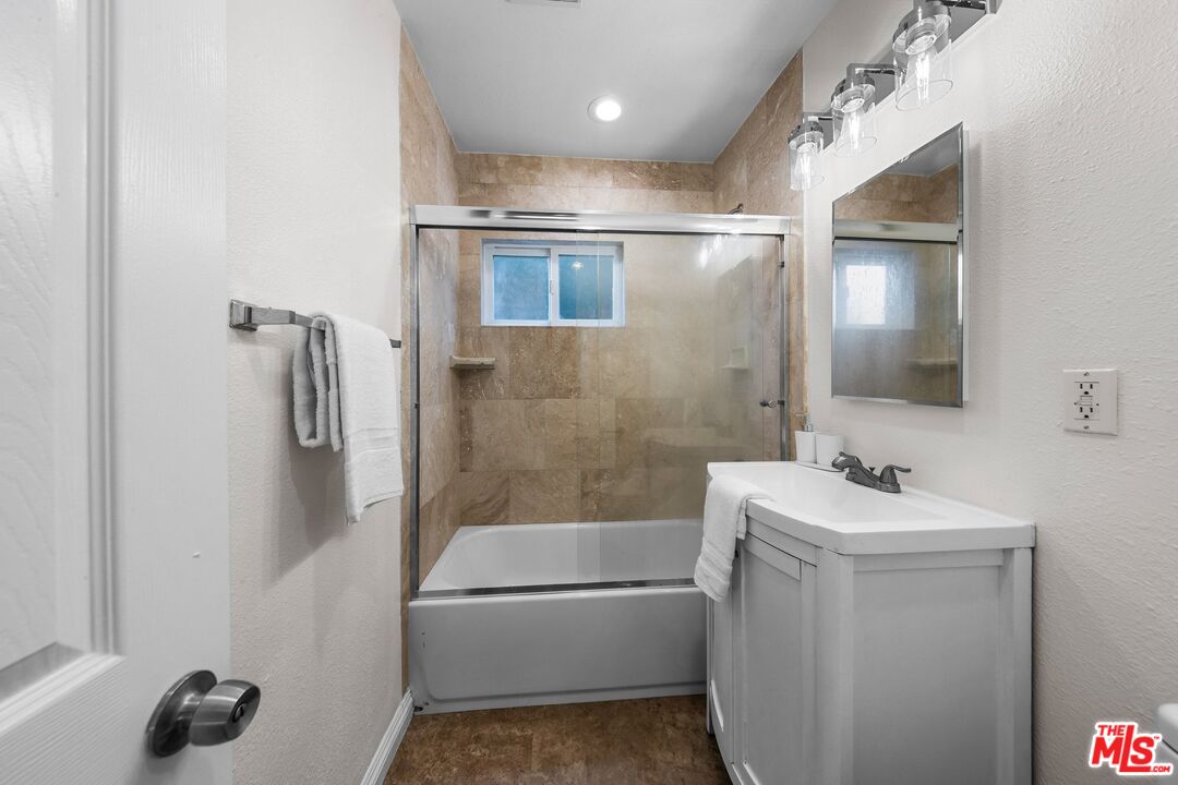 643 Pacific St Unit: 1