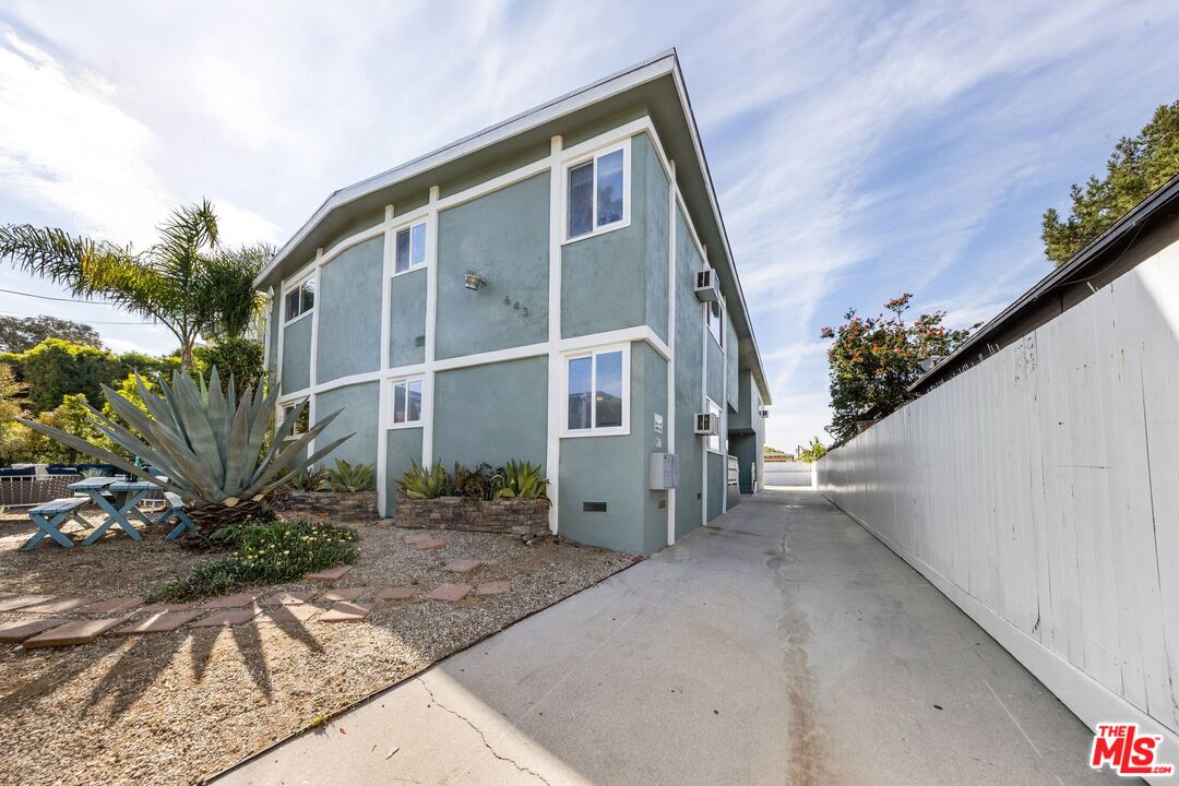 643 Pacific St Unit: 2
