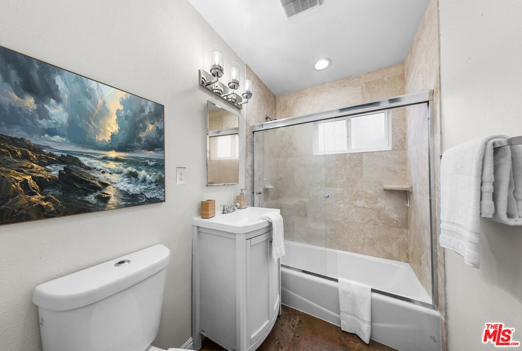 643 Pacific St Unit: 3
