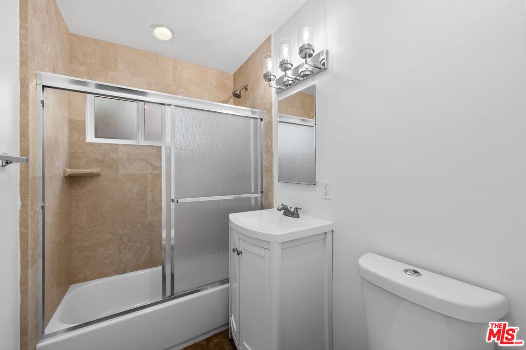 643 Pacific St Unit: 4