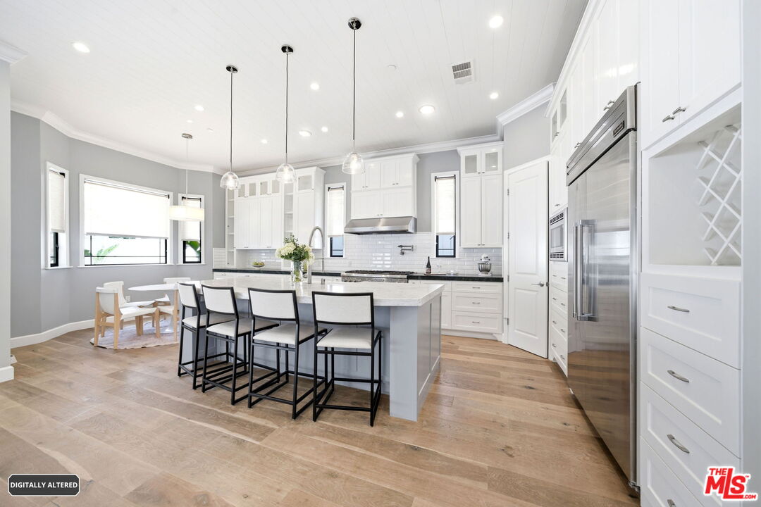 3305 Veteran Ave