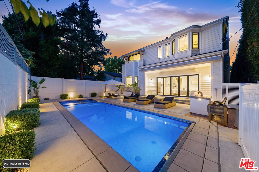 3305 Veteran Ave