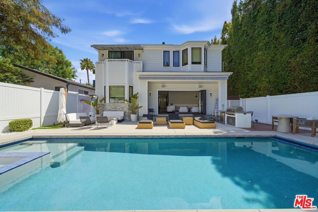 3305 Veteran Ave