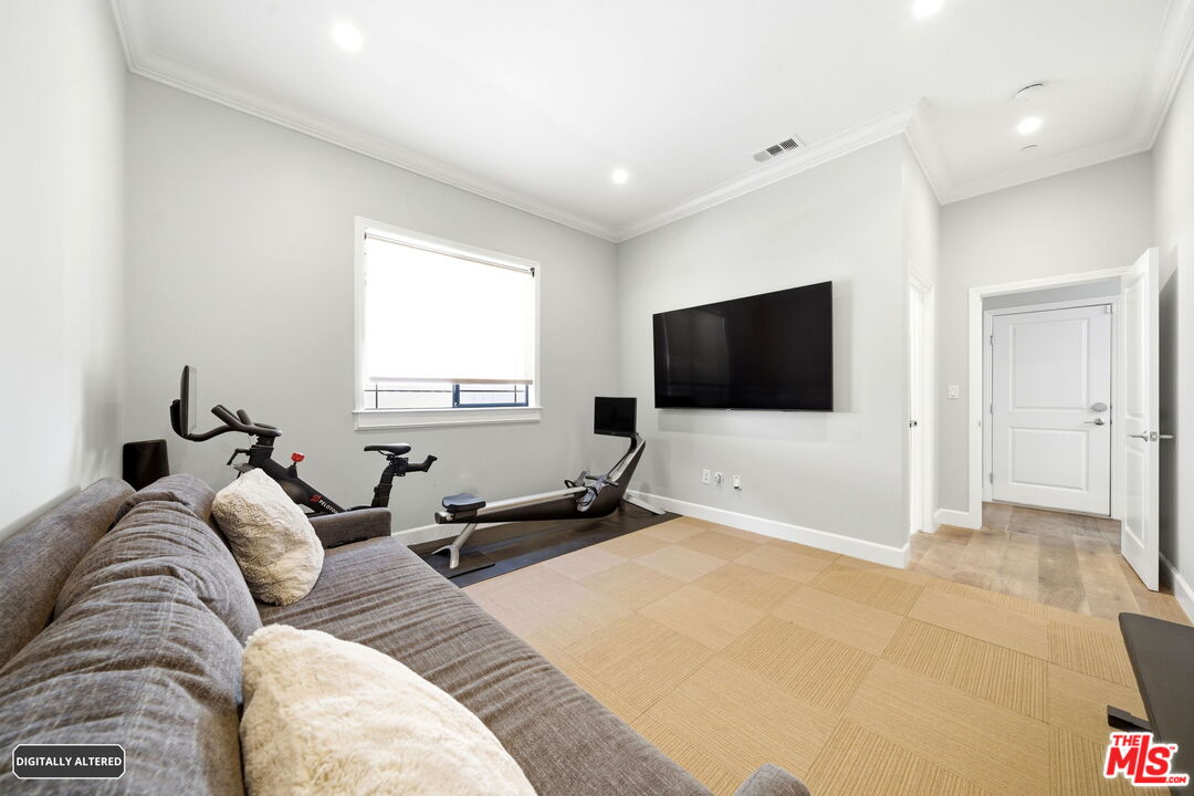 3305 Veteran Ave