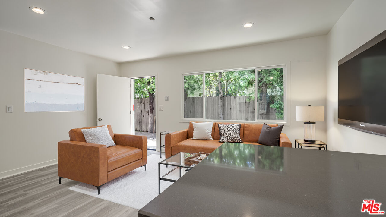 656 Indiana Ave Unit: 2