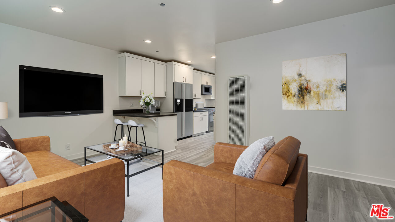 656 Indiana Ave Unit: 2