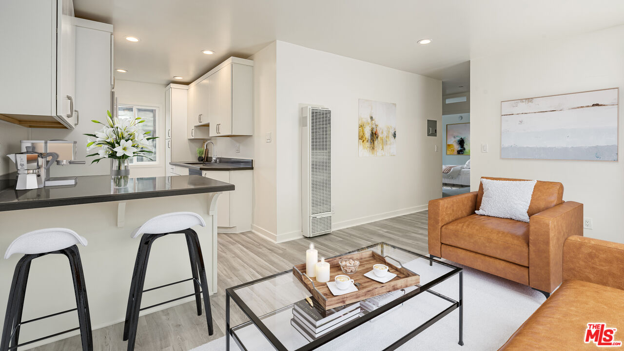 656 Indiana Ave Unit: 2