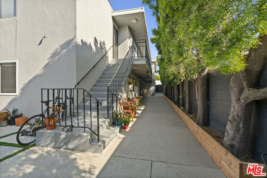 656 Indiana Ave Unit: 2