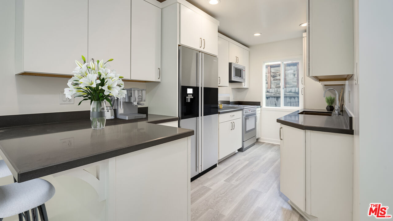 656 Indiana Ave Unit: 2