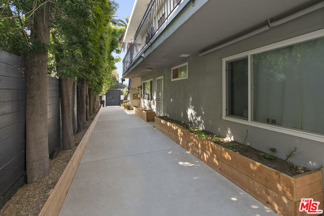 656 Indiana Ave Unit: 2