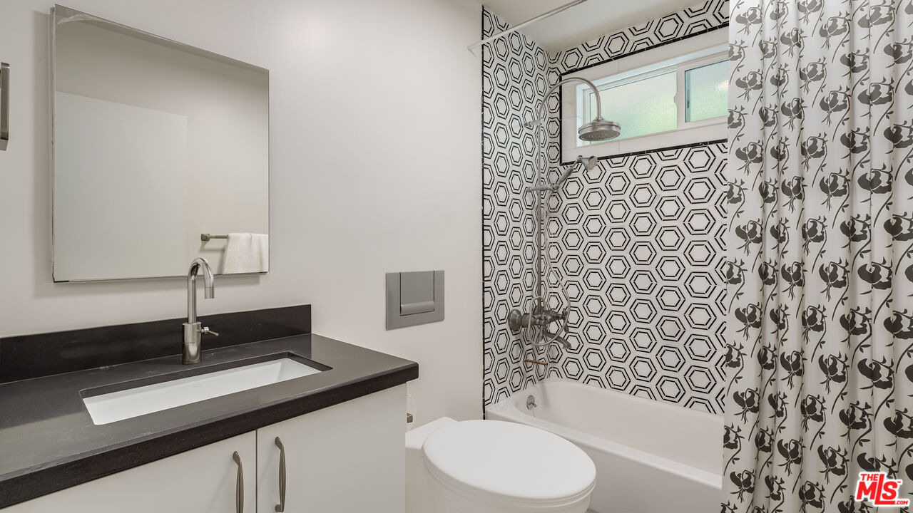 656 Indiana Ave Unit: 2