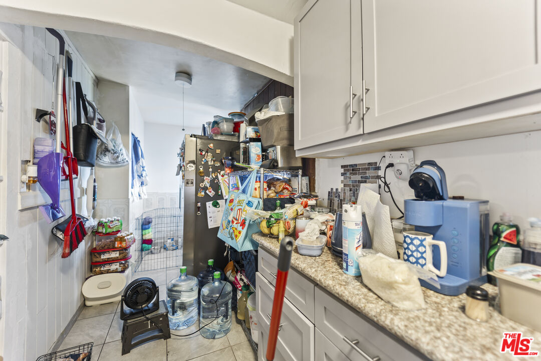 1253 E 76th Pl
