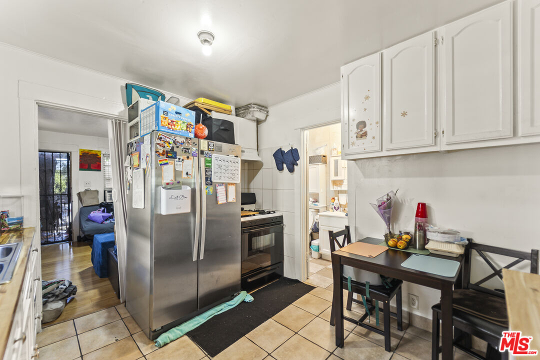 1253 E 76th Pl