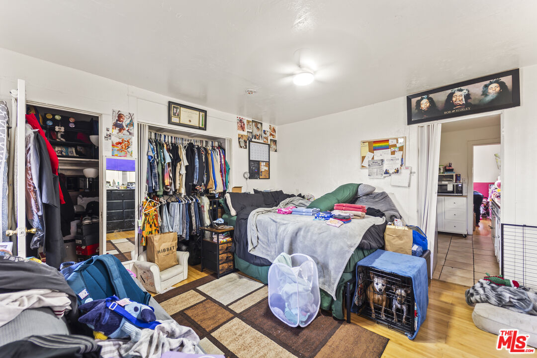 1253 E 76th Pl