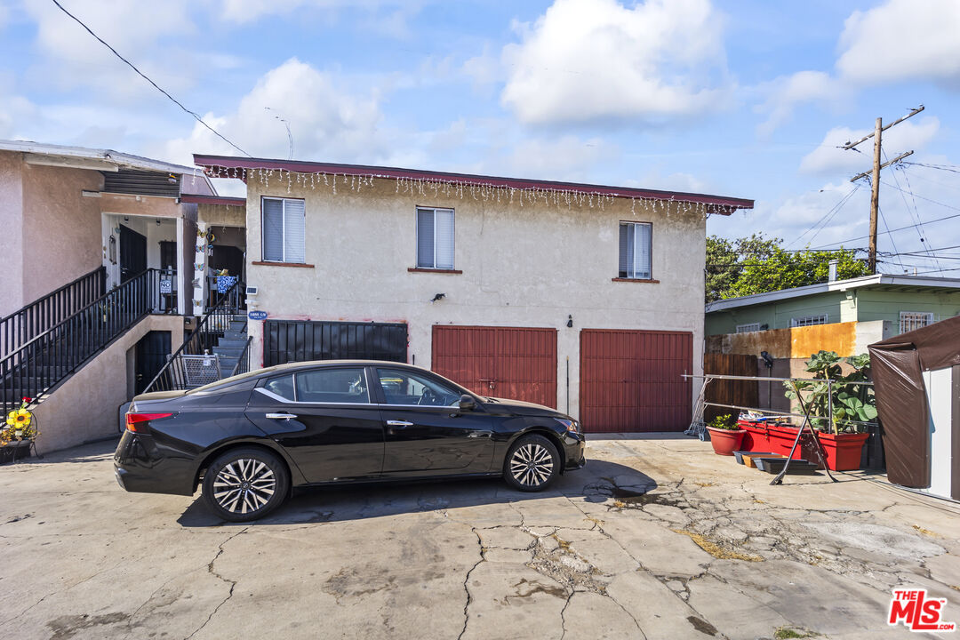 1253 E 76th Pl