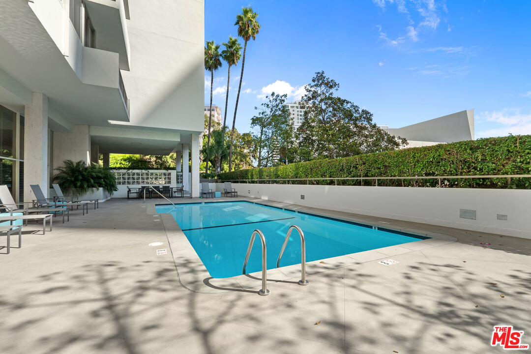 10433 Wilshire Blvd Unit: 301