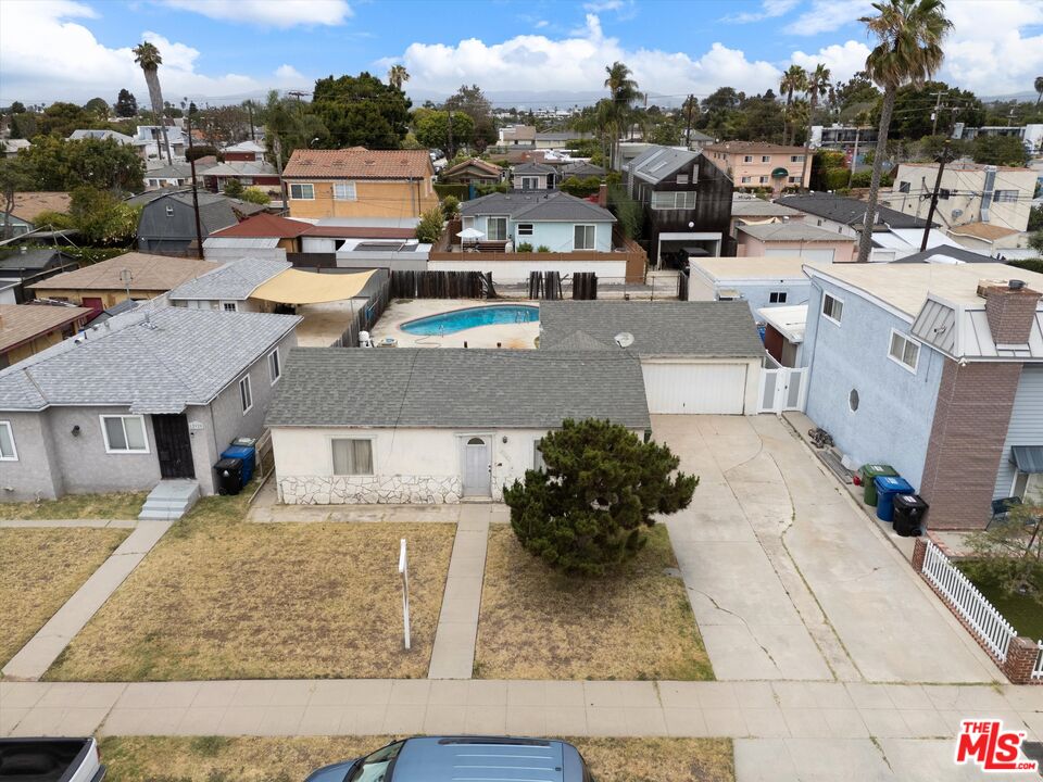 12923 Gilmore Ave